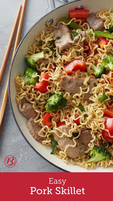 Enjoy the flavors of pork, ramen noodles and fresh veggies in this done-in-a-flash stir-fry. Dry Ramen, Pork Ramen, Betty Crocker Recipes, Skillet Dinners, Refreshing Food, Easy Pork, Best Dinner Recipes, Pork Dishes, Ramen Noodles