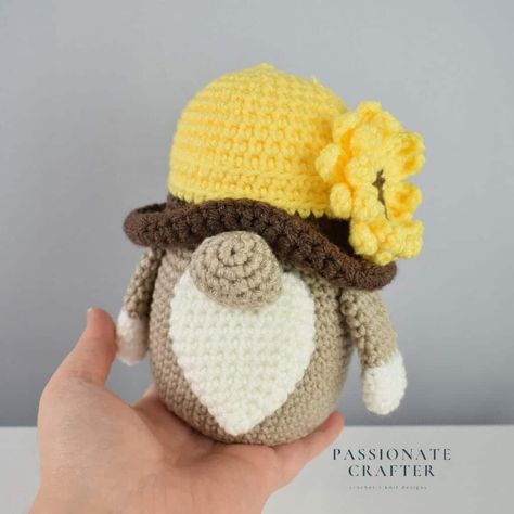 Crochet Gnomes Pattern Free, Advanced Crochet Stitches, Gnome Crochet, Crochet Garden, Gnome Pattern, Advanced Crochet, Crochet Sun Hat, Yarn Bee, Crochet Daisy