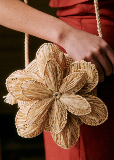 Introducing Sézane’s Clara Handbag, a stunning flower-shaped accessory handcrafted in our Madagascan workshop. Made from natural raffia with a hand-woven exterior, this unique piece is perfect for summer. Featuring a non-adjustable handle, it is designed to be carried on the shoulder with ease. Elevate your summer look with Sézane. Check all of Sézane's latest arrivals at Sezane.com. Blue Pottery Designs, Denim Suit, French Beauty, Statement Accessories, Blue Pottery, Raffia Bag, Woven Raffia, Women's Casual Style, Basket Bag