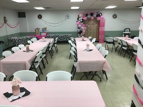 Pink Barnyard Birthday, Cow Birthday Parties, Barnyard Birthday Party, Girl Bday Party, Cow Birthday, Barnyard Birthday, Birthday Party Centerpieces, Party Centerpiece, Bday Girl