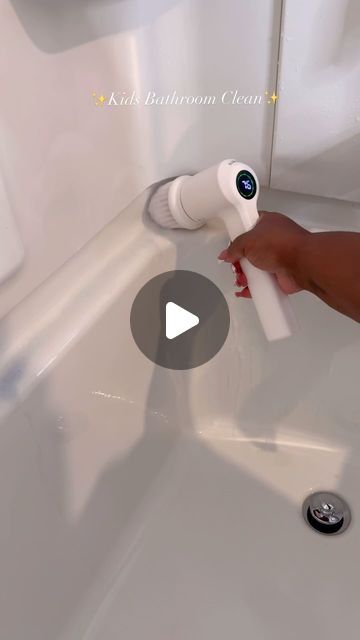 Inspiration To Clean Your Room, Best Way To Clean Bathroom, Clean With Me Videos, Bathtub Cleaner, Clean With Me, Cleaning Videos, Bathroom Hacks, Tub Cleaner