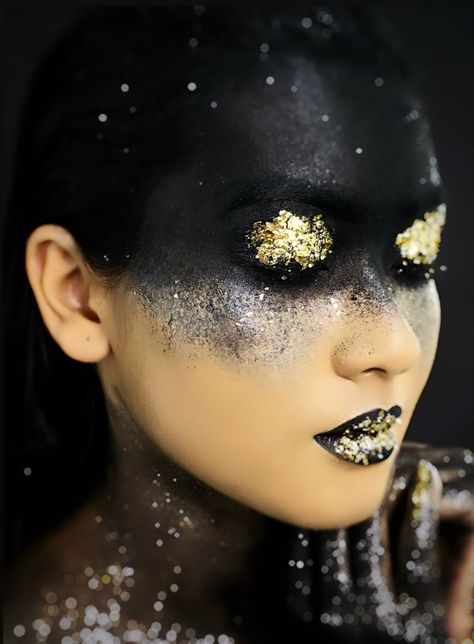 Black And Gold Face Paint, Black And Gold Halloween Makeup, Gold Goddess Makeup, Black And Gold Makeup, Gold Face Paint, Metal Makeup, Golden Eye Makeup, Black Face Paint, Halloween Makeup Clown