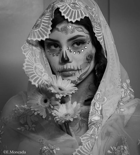 Folklorico Photography, Day Of Dead Tattoo, Day Of The Dead Woman, Day Of The Dead Girl, Chicano Tattoos Sleeve, Catrina Tattoo, Lowrider Art, Chicano Tattoos, Chicano Art Tattoos