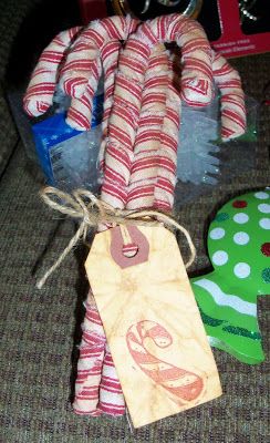 Lipstick and Laundry: Primitive Candy Cane Tutorial {revisit} Primitive Candy Canes, Primitive Christmas Crafts, Christmas Candy Cane Decorations, Candy Cane Crafts, Candy Cane Decorations, Prim Christmas, Primitive Crafts, Craft Night, Bowl Fillers