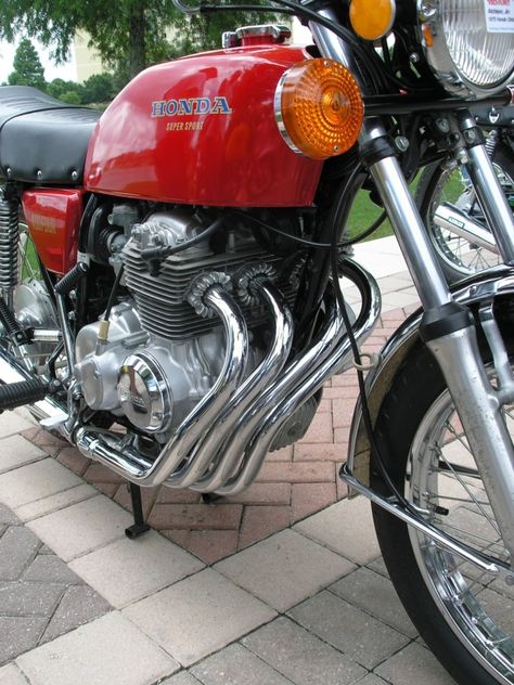 Honda CB400 Four. Classic Honda Motorcycles, Honda Motorbikes, Cb 450, Vintage Honda Motorcycles, Honda Cb400, Motorcycle Honda, Summer Glau, Honda Cbx, Honda Vfr