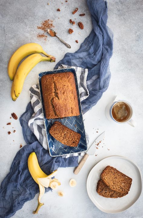 Overhead picture of healthy banana bread Best Healthy Banana Bread Recipe, Best Healthy Banana Bread, Baking Banana Bread, Healthy Banana Bread Recipe, Food Photography Cake, Baking Banana, Whole Wheat Banana Bread, Food Photography Dessert, Fasting Recipes