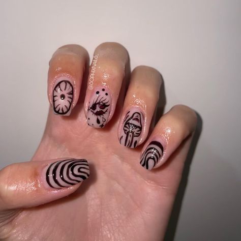 Black Mushroom Nails, Mushroom Manicure, Line Art Nail Design, Trippy Mushroom Nails, Nails Mushroom, Mushrooms Nails, Mushroom Nail Art, Emo Nails, Mushroom Nails