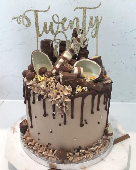 Chocolate Birthday Cake Ideas For Women, Birthday Cake For Women Chocolate, Chocolate Lovers Birthday Cake Ideas, Birthday Cake With Chocolates On Top, 40th Birthday Cake For Women Chocolate, Chocolate Celebration Cake Birthdays, 40th Birthday Cake For Women, Birthday Chocolate Cake, Birthday Cake For Women