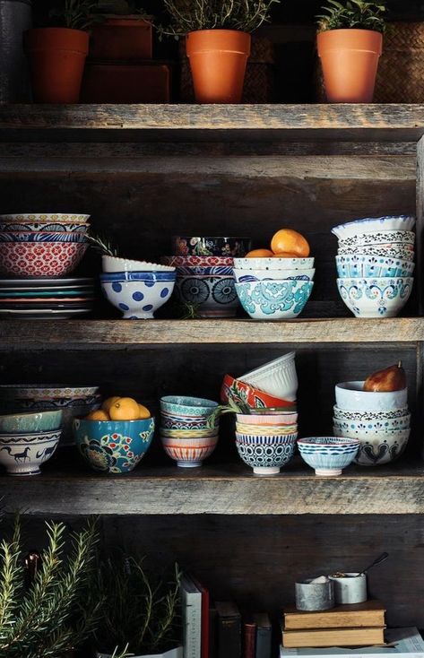 Deco Boheme, Bohol, Decoration Inspiration, Boho Home, Eclectic Home, Bohemian Home, Kitchen Shelves, Eclectic Decor, 인테리어 디자인