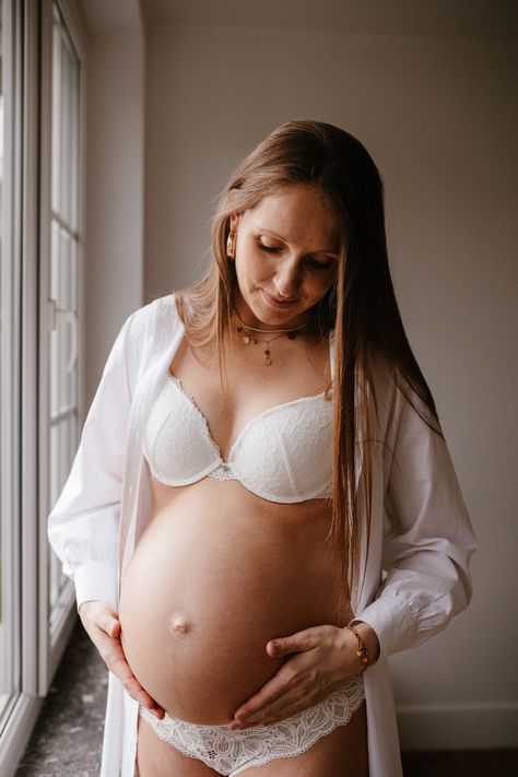 Une séance grossesse intimiste - Marie Demets - Photographe en Belgique Pretty Pregnant, Pregnant Woman, Pregnant Belly, Pregnant Women, Marvel Avengers, Avengers, Portfolio, Marvel, Pins