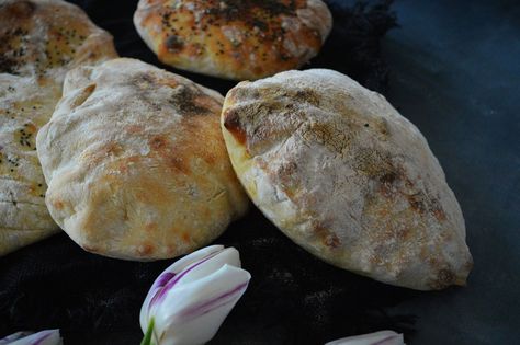 Bosnische Lepinje - vesnas-suesses-welts Webseite! Food Europe, Bosnian Recipes, Turkish Recipes, Pita, Bread Recipes, Love Food, Low Carb, Grilling, Food And Drink