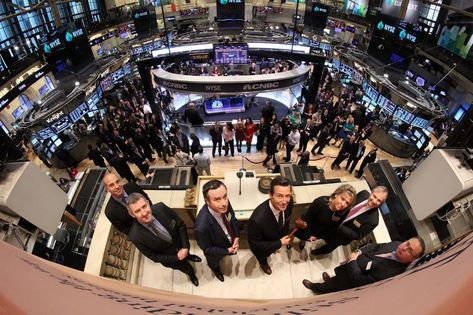 How To Experience the New York Stock Exchange – The Wall Street Experience New York Stock Exchange, Ny Trip, Nyc Trip, Stock Exchange, Wall Street, The Wall, New York, Architecture, Wall