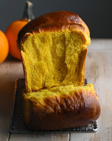 Pumpkin Brioche, Buttermilk Bread, Brioche Recipe, Pane Dolce, Soft Bread, Pan Brioche, Swirled Bread, Brioche Bread, Homemade Pastries