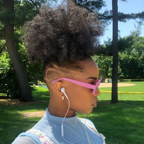 Haircuts For Natural Hair, Natural Hair Mohawk, Natural Haircuts, The Big Chop, Natural Hair Haircuts, Short Hair Designs, Shaved Side Hairstyles, Shaved Hair Designs, Twa Hairstyles