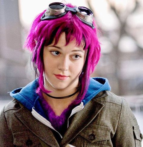 Say it with me, guys: manic pixie dream girls aren’t real. Characters With Purple Hair, Manic Pixie Dream, Short Punk Hair, Manic Pixie, Ramona Flowers, Manic Pixie Dream Girl, Flowers Purple, Dream Girl, Purple Hair