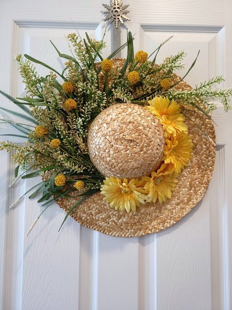 Straw Hat Wreath, Straw Hat Wreaths Front Doors, Decorate Straw Hat, Hat Wreaths For Front Door, Straw Hat Crafts, Wreath Alternative, Pumpkin Garden, Hanging Hats, Hat Decoration