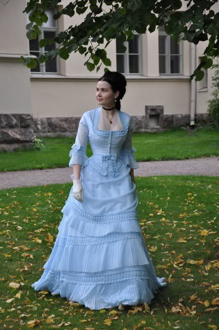 Victorian Dress Accurate, Victorian Women Dress, 1800s Fancy Dress, Historically Accurate Victorian Dress, 1800s Blue Dress, 1880s American Fashion, 1870s Womens Fashion, Late Victorian Dress, 19th Century Dress Gowns