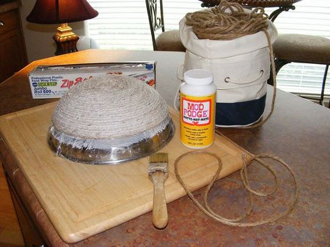 Craft an amazing rustic bowl from jute rope & Mod Podge. Cooking Bowl, Rope Projects, Cheap Ideas, Saran Wrap, Modge Podge, Rope Crafts, Rope Basket, Jute Rope, Plastic Wrap