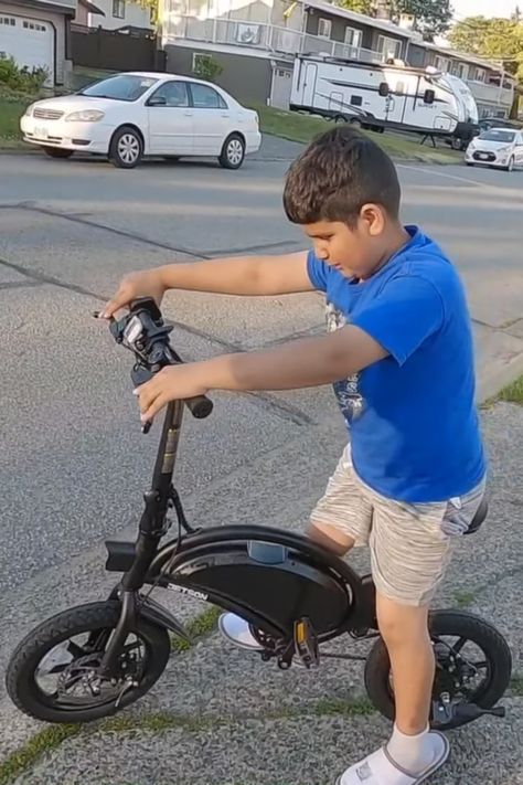 The Jetson Bolt Pro folding E-Bike for kids. Jetson super cool and lightweight electric bike that can reach speeds up to 16 mph and has a Up to 30 miles range per charge and 350 watt powerful motor, making it perfect for your city commute and commute in winter. #jetsonelectricbike #winteraesthetic #bikeaccessoriesbikeseat #electricbikemotor #bike #bike aesthetic #ebikes Electric Bike For Kids, Electric Bike Motor, Bike Aesthetic, Best Electric Bikes, Bike Bike, Electric Mountain Bike, Electric Bikes, Kids Seating, Bike Seat