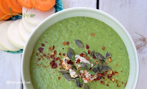 Is there anything better than an easy soup recipe? An easy detox green soup! So grab your blender and combine to make this delicious and nutritious soup. Dylan Werner, Broccoli Soup Recipes, Soup Easy, Green Soup, Easy Detox, Detox Soup, Free Yoga, Easy Soups, Easy Soup Recipes