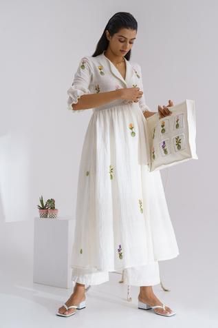 Shop for The Right Cut White Handloom Cotton Anarkali And Pant Set for Women Online at Aza Fashions Cotton Anarkali, Simple Kurta Designs, Cotton Kurti Designs, Kurti Designs Latest, Kurti Designs Party Wear, Kurta Designs Women, Apron Designs, Indian Fashion Designers, White Hand