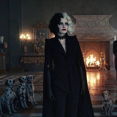 101 Dalmatians Cruella, Yoshikage Kira, Cruella Deville, Disney Live Action, Beauty Goals, Comics Girls, 101 Dalmatians, Movie Fashion, Emma Stone