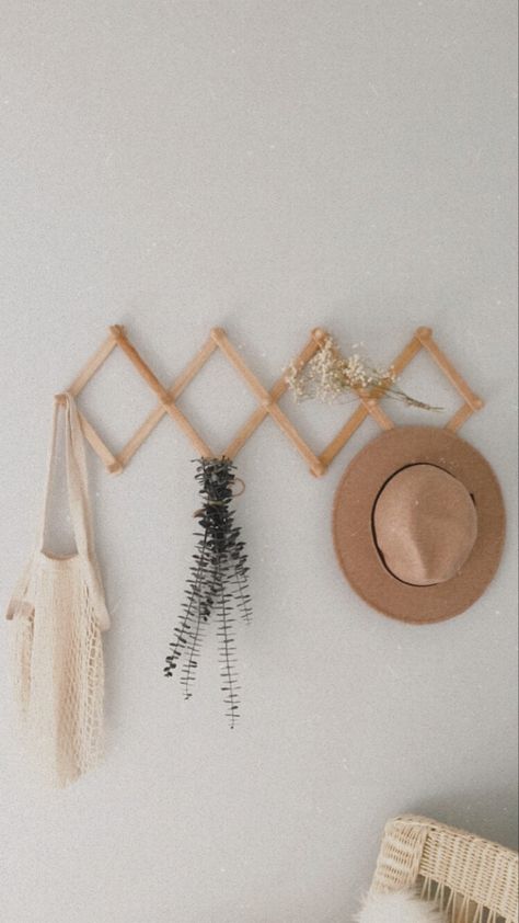 Boho Small Wall Decor, Boho Entryway Wall Decor, Boho Hat Wall Bedroom, Bedroom Hat Rack, Hooks Bedroom Wall, Boho Coat Hooks, Hooks For Bedroom Wall, Boho Hats On Wall, Hats On Wall Bedroom