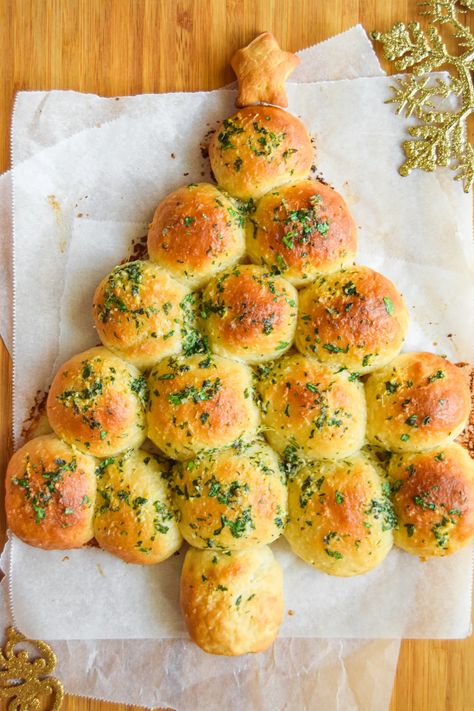 Garlic Bread Rolls, Christmas Tree Bread, Gourmet Christmas, Garlic Rolls, Hot Cross Buns Recipe, Holiday Baking Recipes, Full Fat Yogurt, Vegan Yogurt, Christmas Brunch