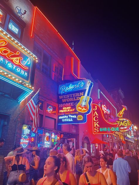 #nashville #tennessee Downtown Nashville Aesthetic, Nashville Aesthetic, Cowgirl Lifestyle, 19th Bday, Bar B Que, Downtown Nashville, Pics Inspo, Honky Tonk, Insta Pics