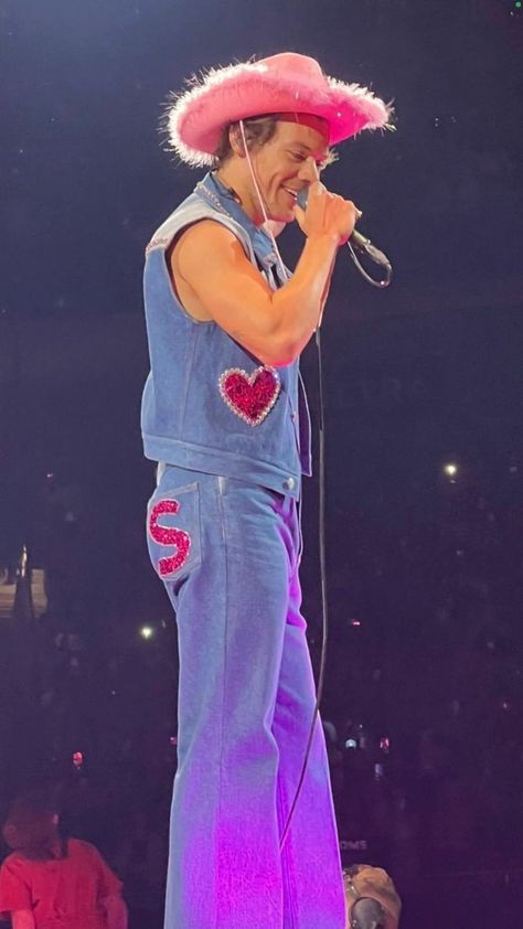 Hslot Outfits 2023, Harry Styles Denim Outfit, Harry Styles Denim, Harry Styles Outfits Inspiration Concert, Harry Styles Costume, Harry Styles Outfits Inspiration, Harry Styles Outfit Inspo, Harry Styles Inspired Outfits, Love On Tour Outfits Ideas