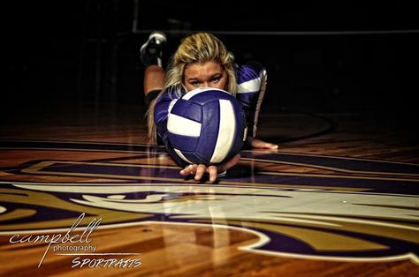 Volleyball Dig, Sunset Senior Pictures, Mountain Photo Ideas, Senior Table, Volleyball Pics, Libero Volleyball, Senior Volleyball, Soccer Backgrounds, Sports Portraits