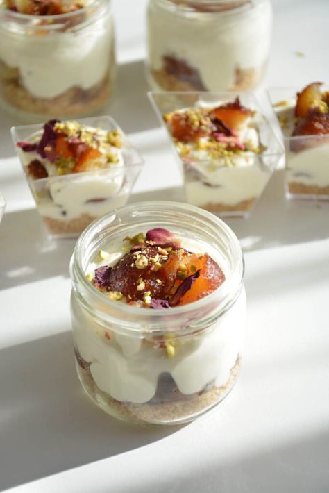 No Bake Gulab Jamun Cheesecake Gulab Jamun Cheesecake, Cheesecake Jars, Shot Glass Desserts, Biscuit Crust, Cake Shots, Mini Dessert Recipes, Jamun Recipe, Cheesecake Parfaits, Cheesecake In A Jar