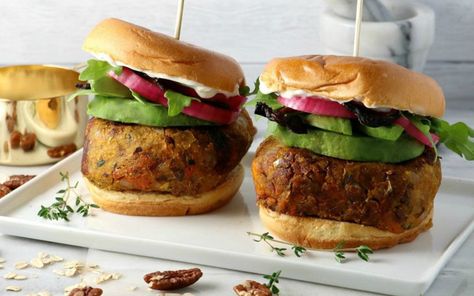 This burger packs all the best fall veggies and herbs while making sure to include tons of nutrients and no processed ingredients. The recipe uses affordable ingredients and requires minimal effort. Shiitake Bacon, Vegan Burger Recipe, Carrot Dogs, Fall Veggies, Vegan Entrees, Vegan Tips, Vegan Worcestershire Sauce, Gf Baking, Nice Recipes