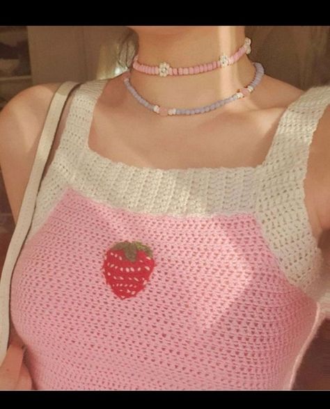 Crochet Strawberry, Mode Crochet, Kawaii Crochet, Crochet Clothing And Accessories, Crochet Fashion Patterns, Fun Crochet Projects, Diy Crochet Projects, Crochet Techniques, Knit Fashion