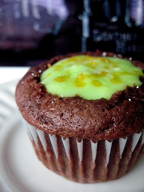 Harry Potter Cauldron Cupcakes!! Cupcakes Harry Potter, Cauldron Cupcakes, Diy Cauldron, Harry Potter Cauldron, Cauldron Cakes, Honey Glazed Roasted Carrots, Harry Potter Treats, Cup Of Cake, Oreo Bars