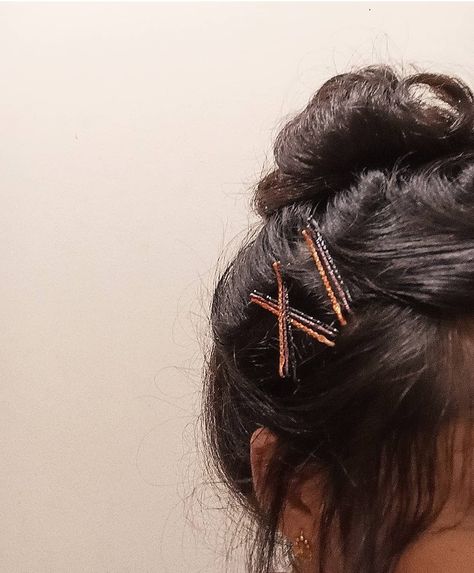 Hair accessories, hairpins, bobby pins, hairstyles, inspiration, aesthetic, photography, fashion, dark Academia fashion Bobby Pin Hairstyles Aesthetic, Bobby Pins Aesthetic, Bobby Pins Hairstyles, Hairstyles With Bobby Pins, Hair Pins Hairstyles, Pins Hairstyles, Pinup Hairstyles, Hair Stail, Human Things