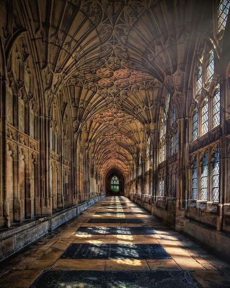 Old England Aesthetic, Gloucester Cathedral, England Aesthetic, Medieval Aesthetic, Academia Aesthetics, Medieval England, Gloucester, Dark Souls, Beautiful Interiors