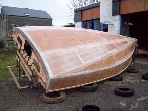 Chined plywood mini transat by Lucas Sailboat Restoration, Sailboat Plans, Small Yachts, Plywood Boat, Sailing Dinghy, Wooden Sailboat, Small Sailboats, Wooden Boat Building, Kayak Boats