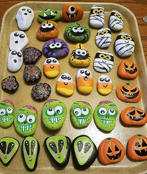 20 Halloween Painted Rocks • Color Made Happy Halloween Pebbles, Halloween Stones, Halloween Painted Rocks, 3d Crafts, Rock Painting Supplies, Stone Projects, Crafts Painting, Art Pierre, Rock Landscaping