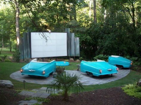 Backyard theater idea Diy Backyard Movie Theater, Diy Backyard Movie, Backyard Movie Theaters, Backyard Entertainment, Backyard Movie, The Whoot, Outdoor Theater, Backyard Entertaining, Movie Screen