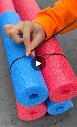 Pool Noodle Fireworks Diy, Pool Noodle Home Decor, Pool Noodle Storage Ideas, Pool Noodle Decor, Pool Noodles Ideas, Diy Pool Noodle Crafts, Pool Noodle Centerpiece Ideas, Pool Noodle Flower Arrangement, Pool Noodle Ideas