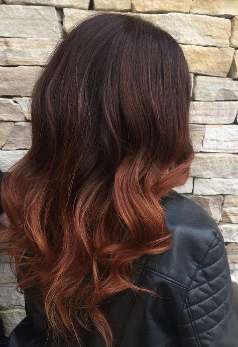 Burgundy into copper ombre. Auburn Ombre Hair, Highlights Bob, Ashy Balayage, Auburn Ombre, Hair Lengthening, Hair Burgundy, Copper Ombre, Burgundy Highlights, Auburn Balayage