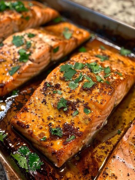 Cajun Honey Butter Salmon, Honey Butter Salmon, Honey Salmon Recipes, Honey Salmon, Garlic Butter Salmon, Lime Salmon, Food Fest, Butter Salmon, Spain Food