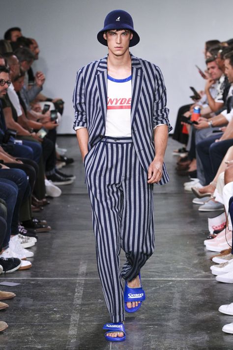 Todd Snyder Spring 2019 Menswear Collection - Vogue Latest Mens Wear, Mens Fashion Edgy, Stylish Mens Fashion, Mens Fashion Rugged, Todd Snyder, Mens Spring Fashion, Male Fashion Trends, Mens Fashion Urban, Mens Fashion Classy