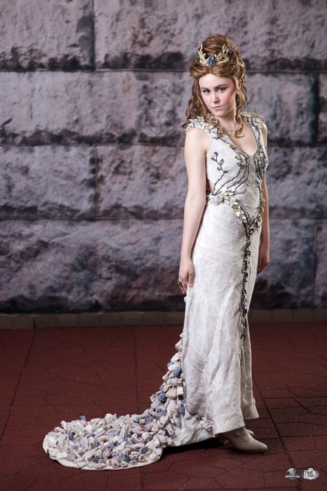 Game Of Thrones Wedding Dress, Shapewear For Wedding Dress, Game Of Thrones Wedding, Pear Shaped Dresses, Ethereal Gowns, Game Of Thrones Cosplay, Second Wedding Dresses, Margaery Tyrell, Purple Wedding Dress