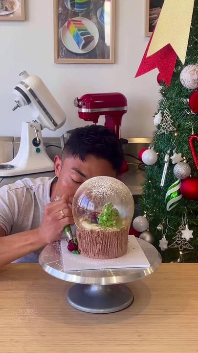 jaeminscakesandpastires on TikTok Globe Cake, Cake Competition, Xmas Cake, Winter Cake, Cooking Hacks, Sweet Recipes Desserts, Winter Birthday, Christmas Menu, Special Occasion Cakes