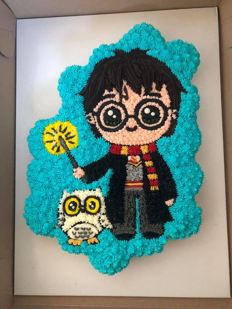 Harry Potter Pull Apart Cupcakes, Harry Potter Cupcake Cake, Harry Potter Cupcakes Ideas, Harry Potter Theme Cake, Pull Apart Cupcake, Harry Potter Cupcakes, Dumbledore's Army, Harry Potter Face, Harry Potter Birthday Cake