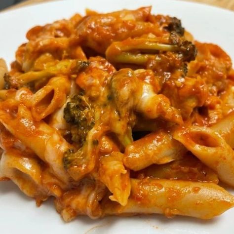 Penne Margherita With Chicken and Broccoli – Instant Pot Broccoli Instant Pot, Mozzarella Pasta, Chicken And Broccoli, Single Serve Coffee Makers, Instant Recipes, Insta Pot, Pressure Cookers, Air Fryers, Red Sauce