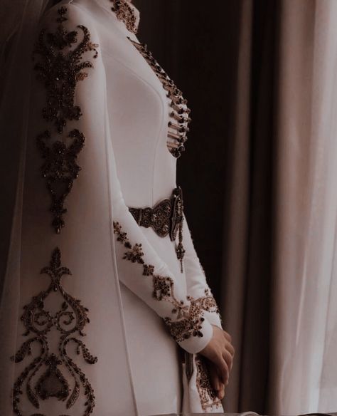 Alina Starkov, Royal Core, Medieval Aesthetic, Shadow And Bone, Queen Aesthetic, Royalty Aesthetic, Royal Aesthetic, Dragon Age Inquisition, Princess Aesthetic