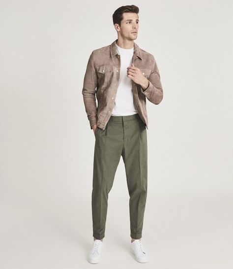 Reiss FW '21 Green Chino Outfit Men, Olive Green Trousers Outfit, Green Trousers Outfit Men, Green Trousers Outfit, Ootd Men Casual, Chinos Men Outfit, Trousers Outfit Men, Bald Men Style, Trousers Outfit